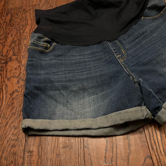 *3 for $15* Liz Lange Maternity denim shorts. Size Medium - Picture 4 of 6